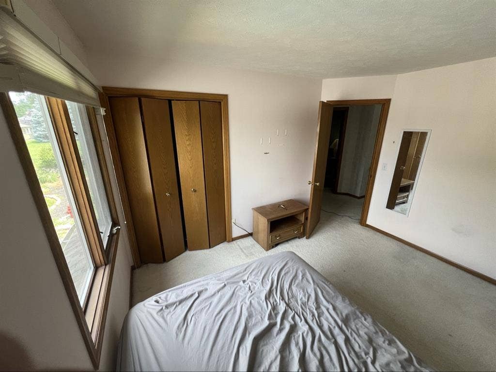Looking for a roommate in Omaha.