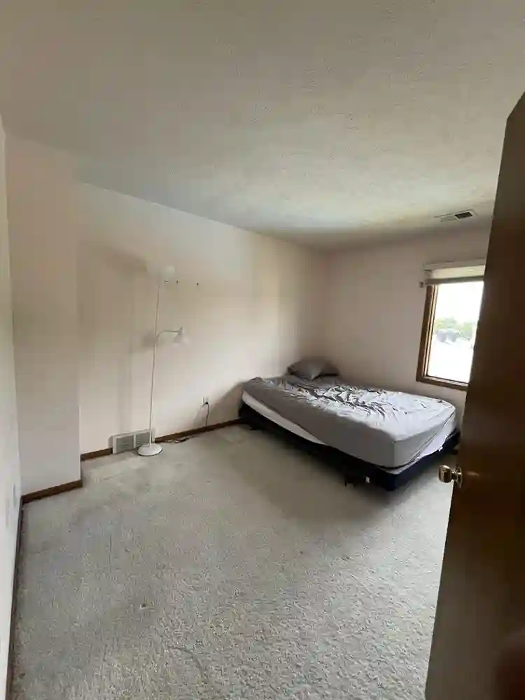 Looking for a roommate in Omaha.