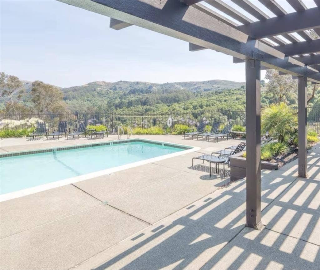 Bright Sausalito room Mtn View pool