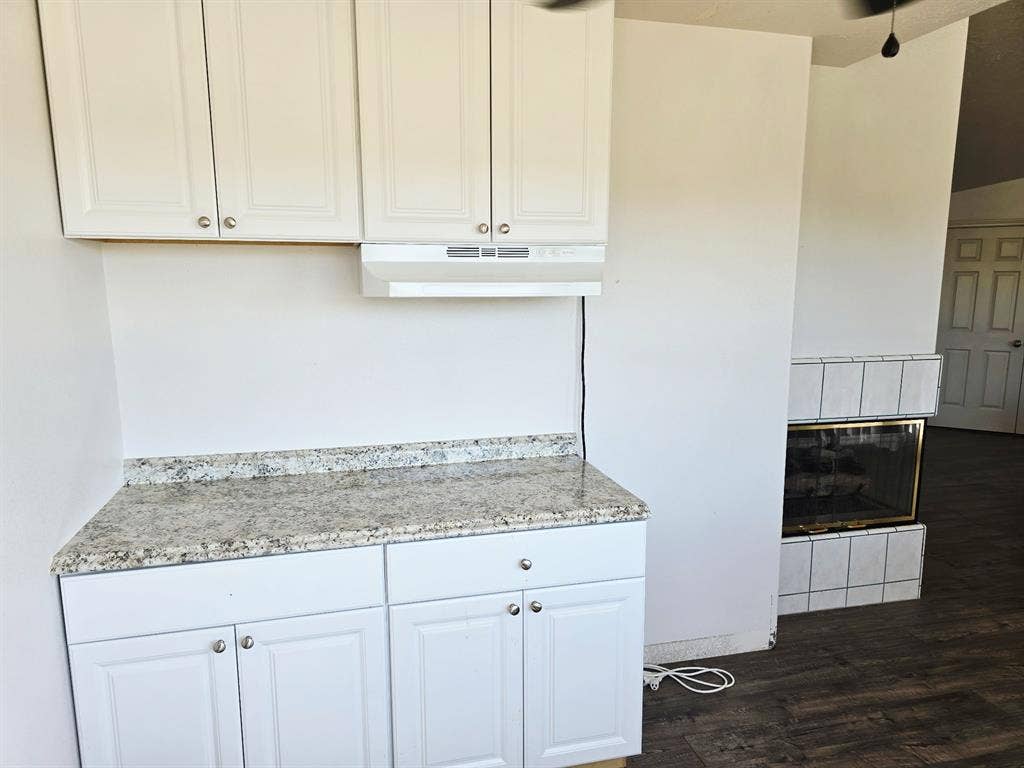 Large studio, private entrance/bath