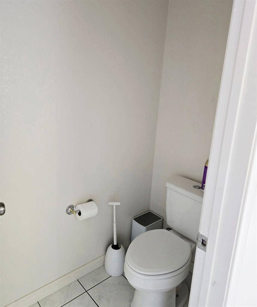 Large studio, private entrance/bath