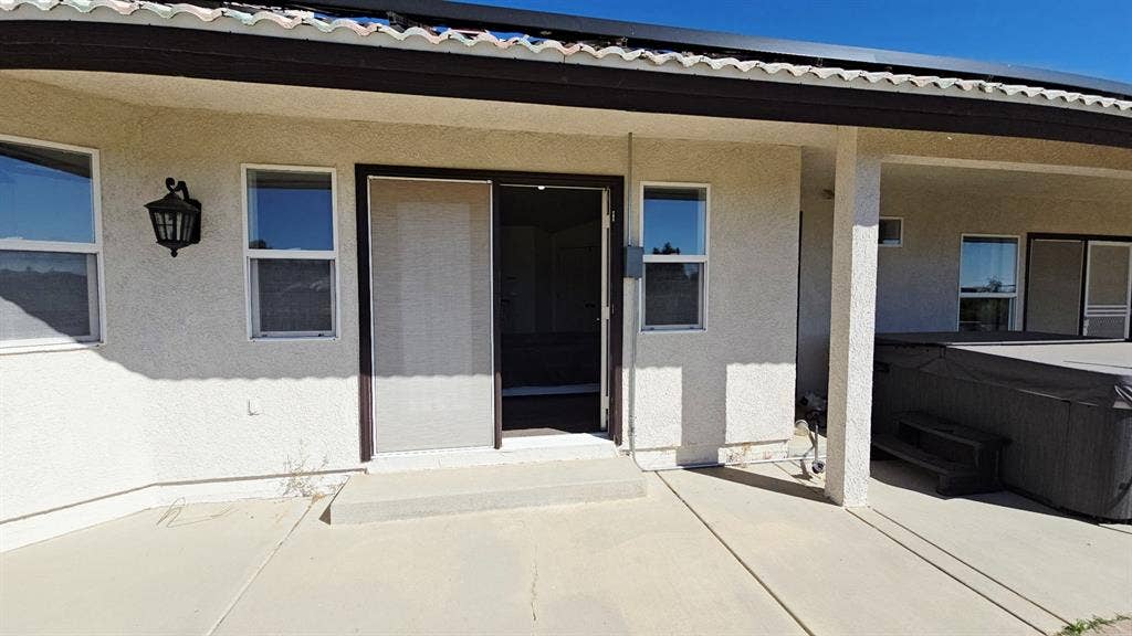 Large studio, private entrance/bath
