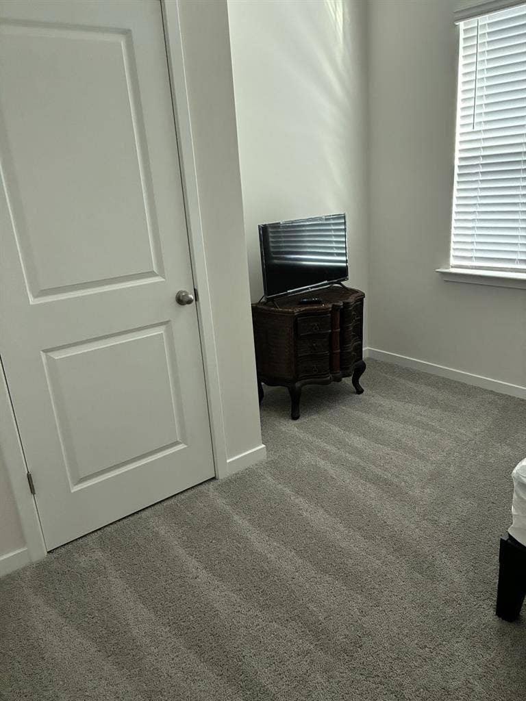 Nice clean room for rent in Gastoni