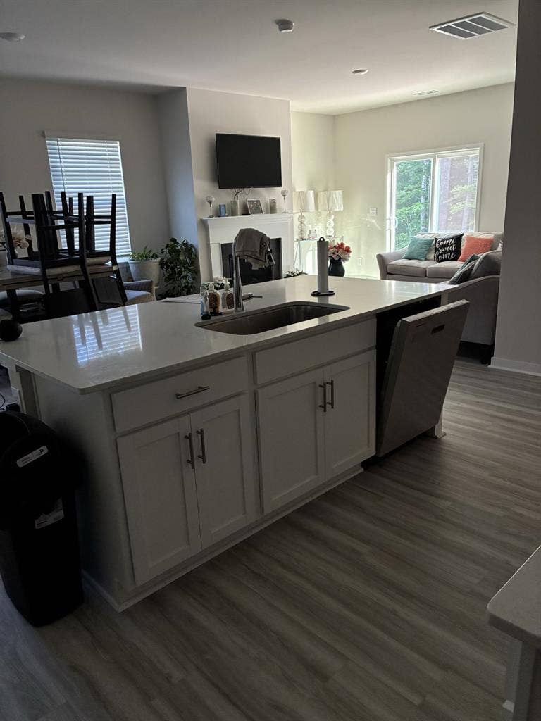 Nice clean room for rent in Gastoni