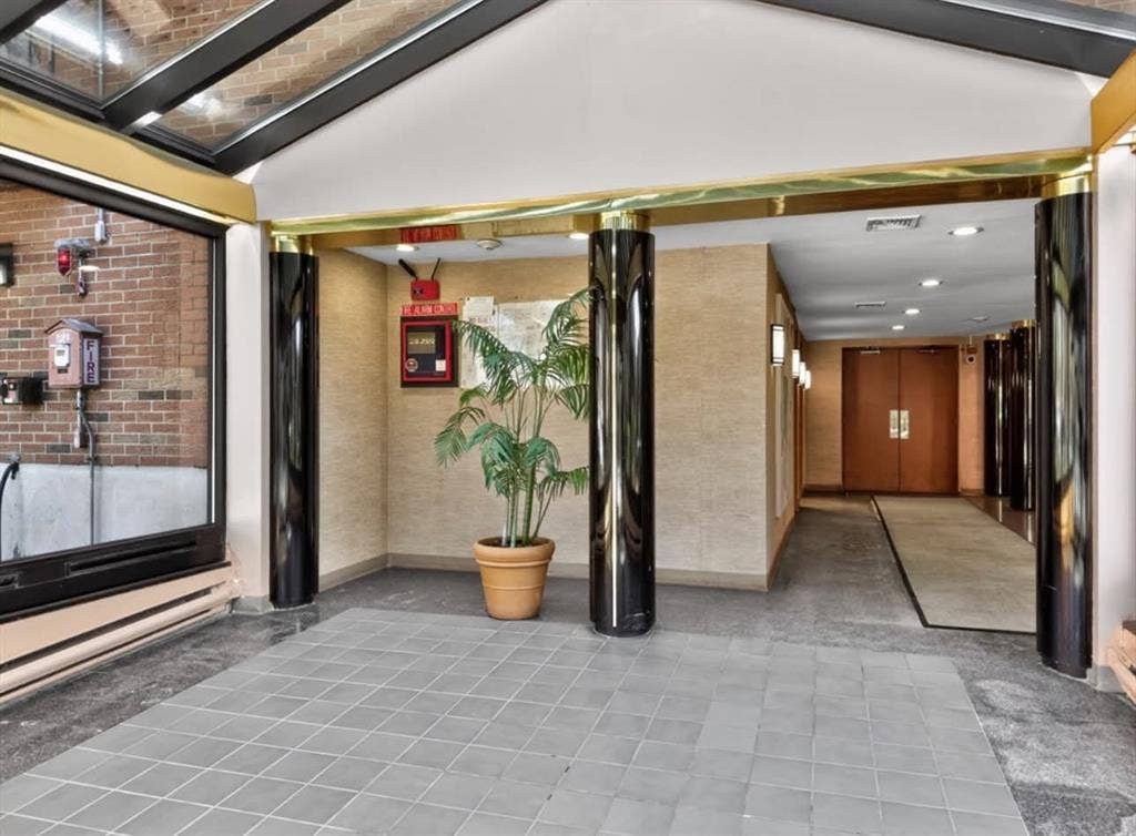 Spacious 1-Bedroom Apartment