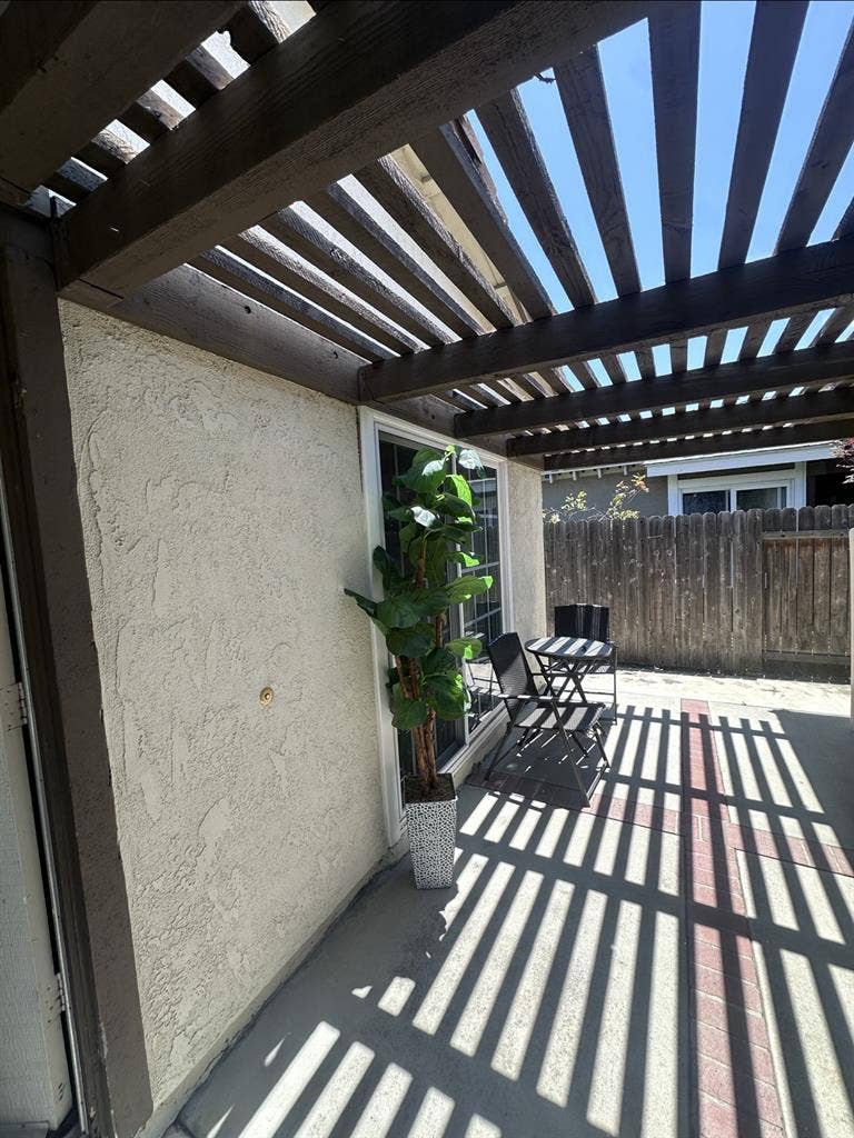 1 bed, 1 bath,patio,pet friendly