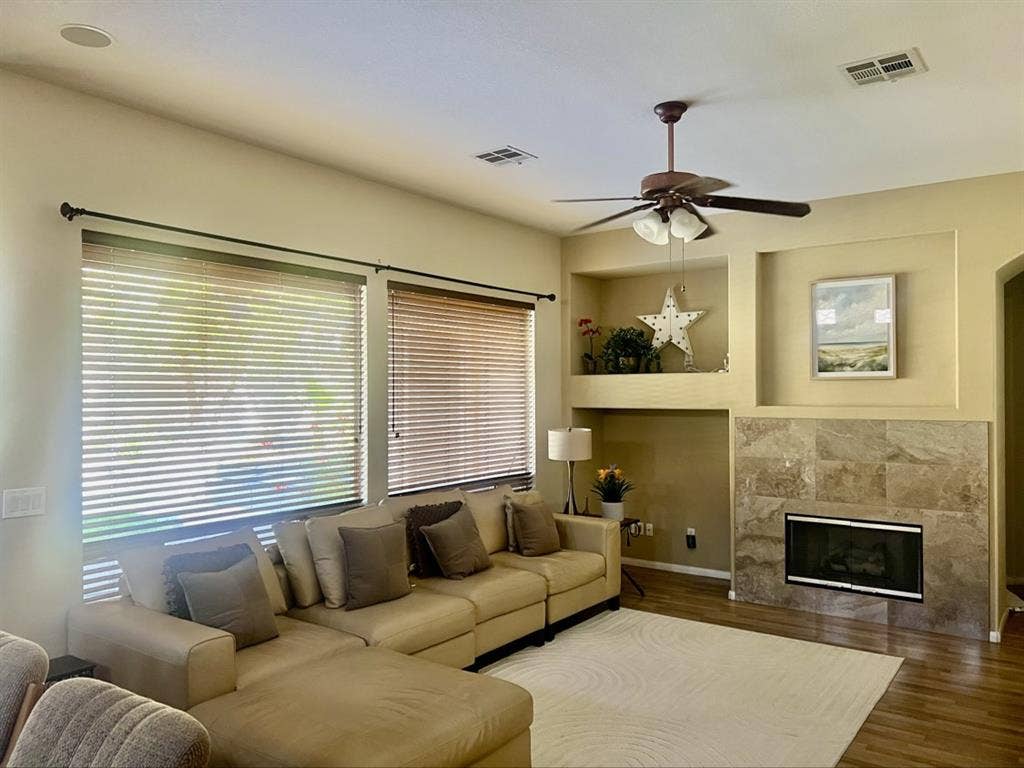 NICELY FURNISHED ROOM IN SUMMERLIN