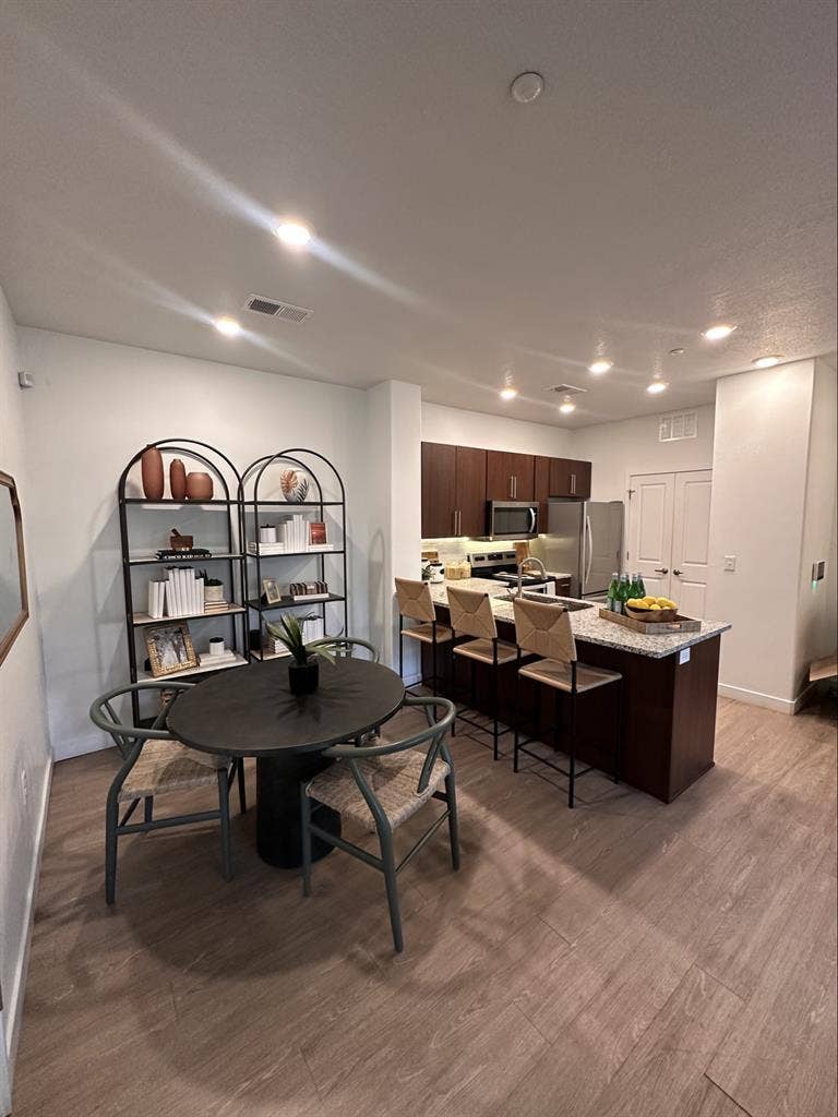 2 Room 2 Bath