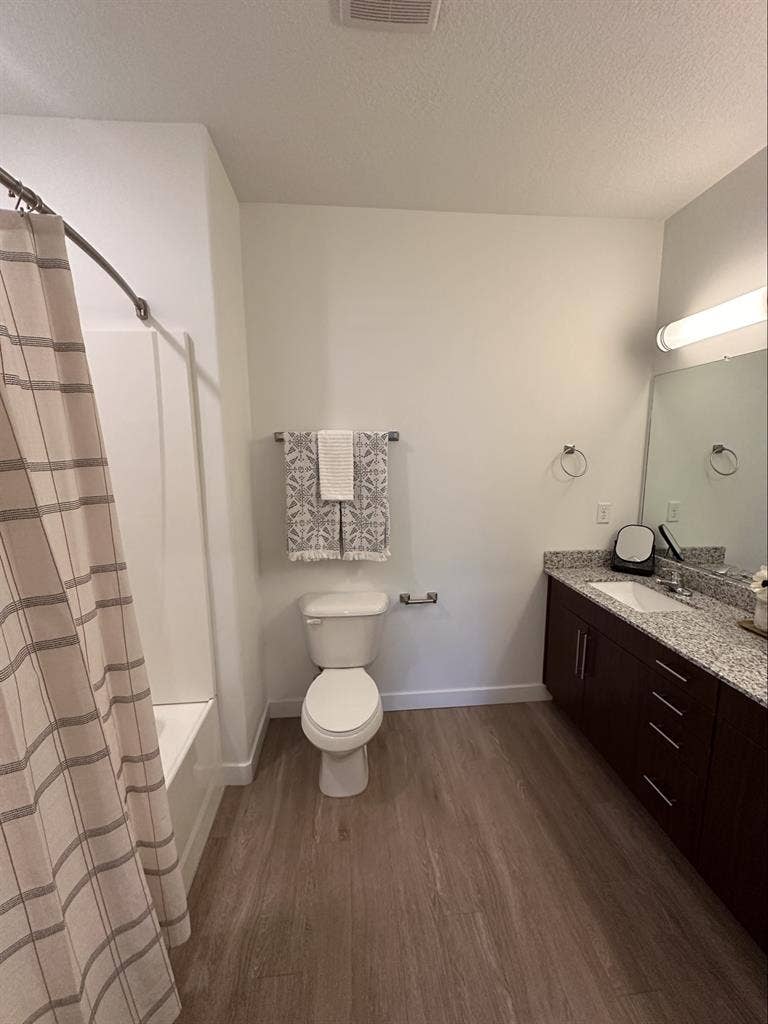 2 Room 2 Bath