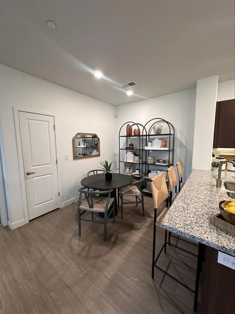 2 Room 2 Bath