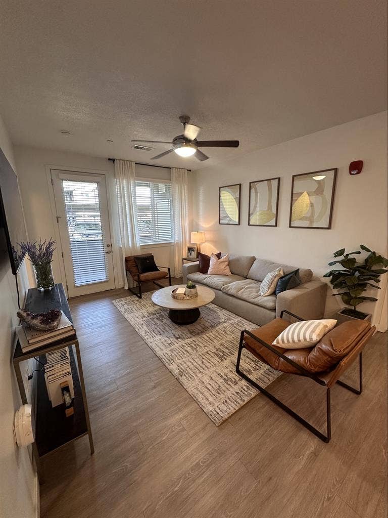 2 Room 2 Bath