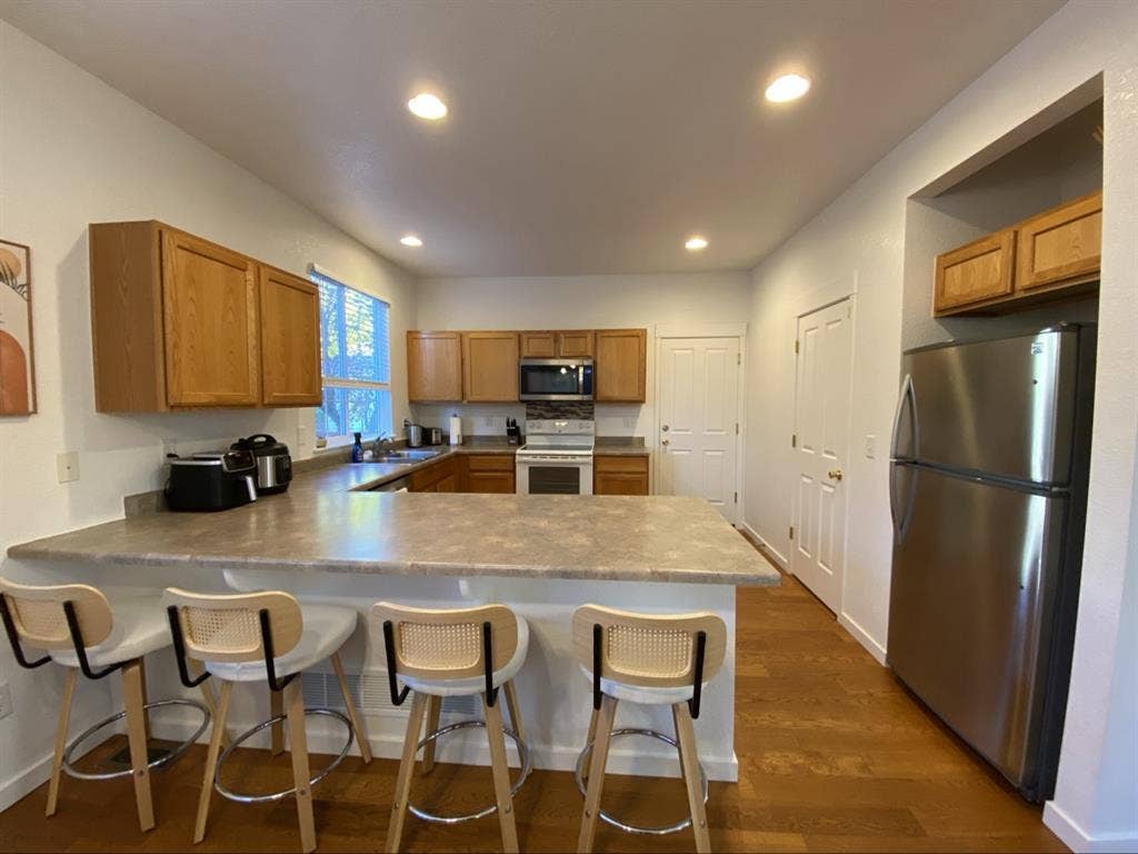 Spacious Bright Room in Broomfield