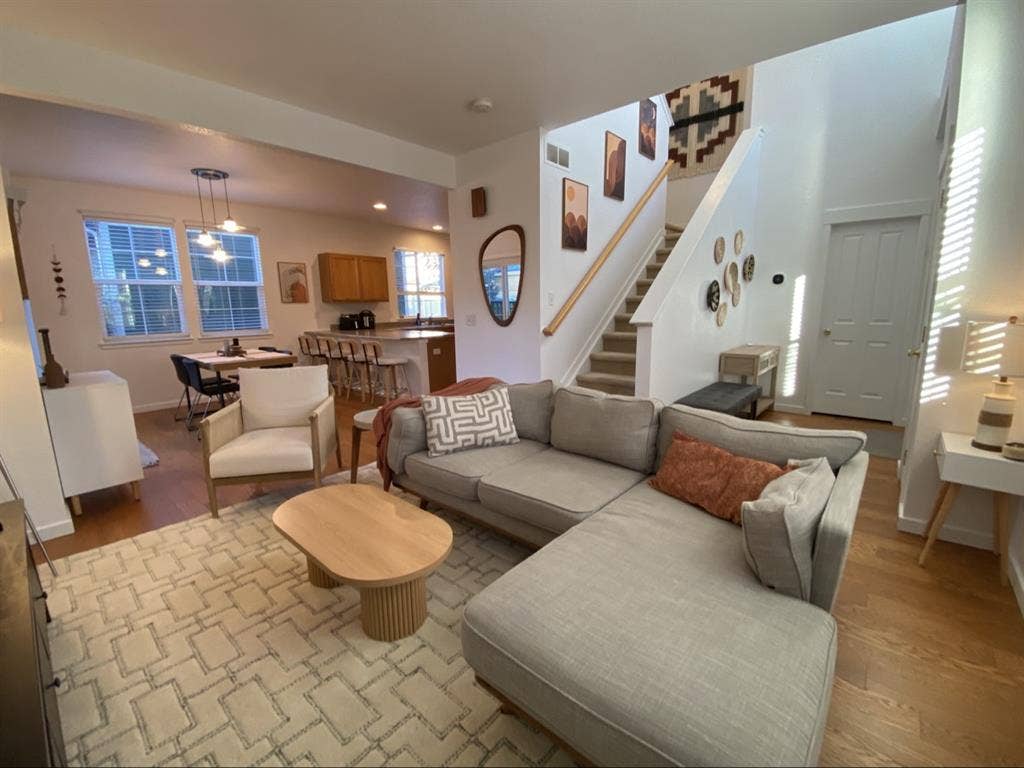 Spacious Bright Room in Broomfield