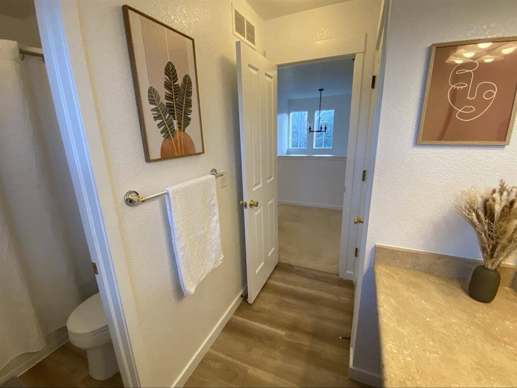 Spacious Bright Room in Broomfield