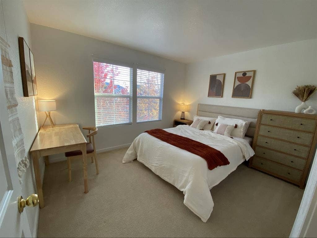 Spacious Bright Room in Broomfield