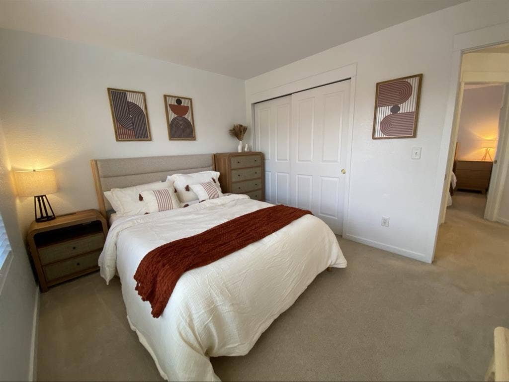 Spacious Bright Room in Broomfield