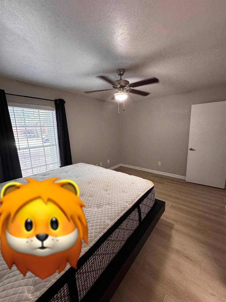 1 bedroom 1 bathroom inside.