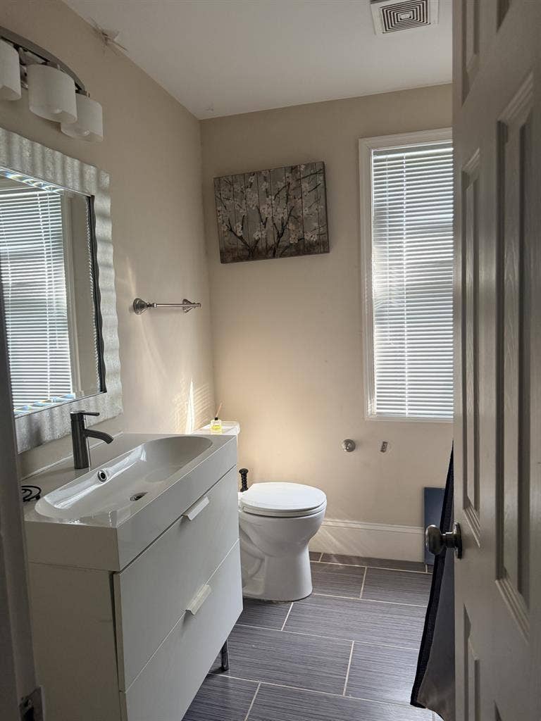Two bedrooms for rent near DC
