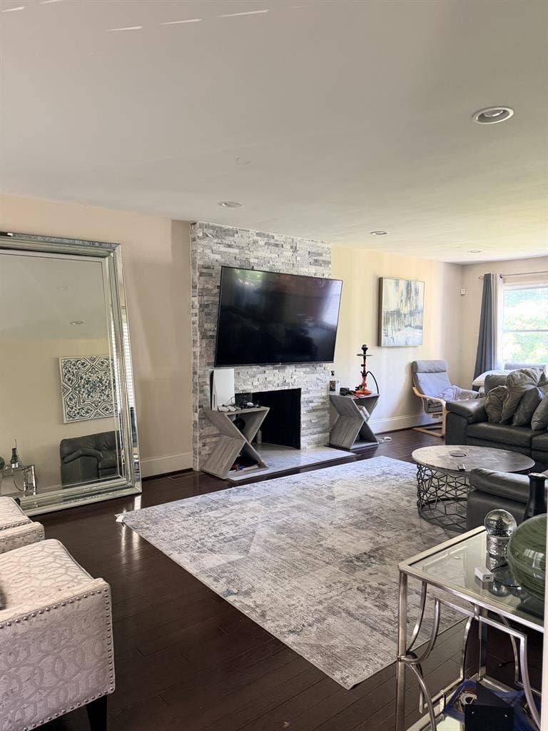Two bedrooms for rent near DC