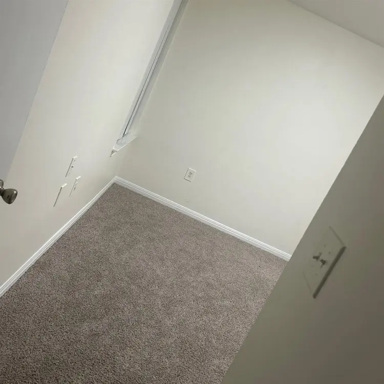 A Single Empty Room! READY FOR MOVE