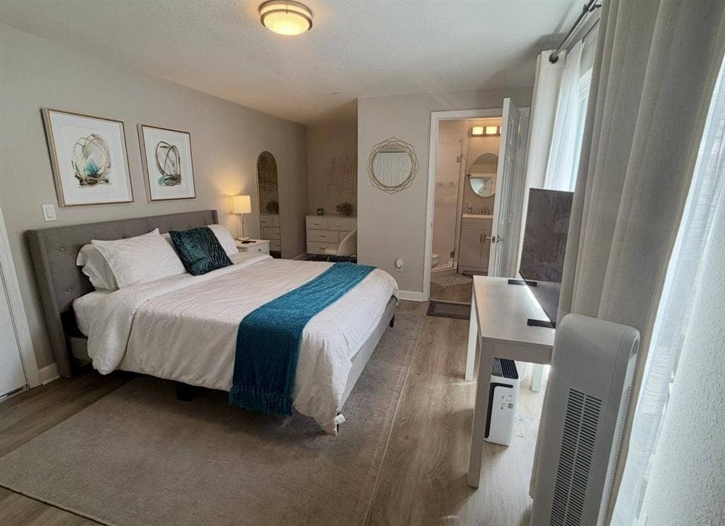 Insane east pompano furnished room