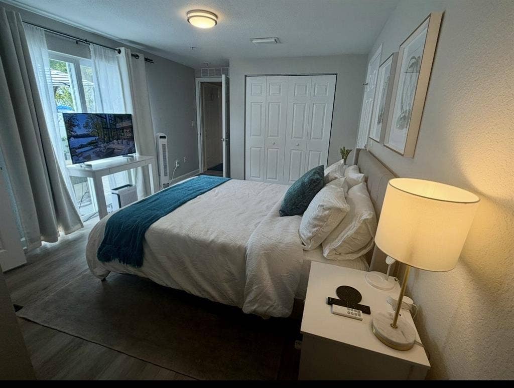 Insane east pompano furnished room