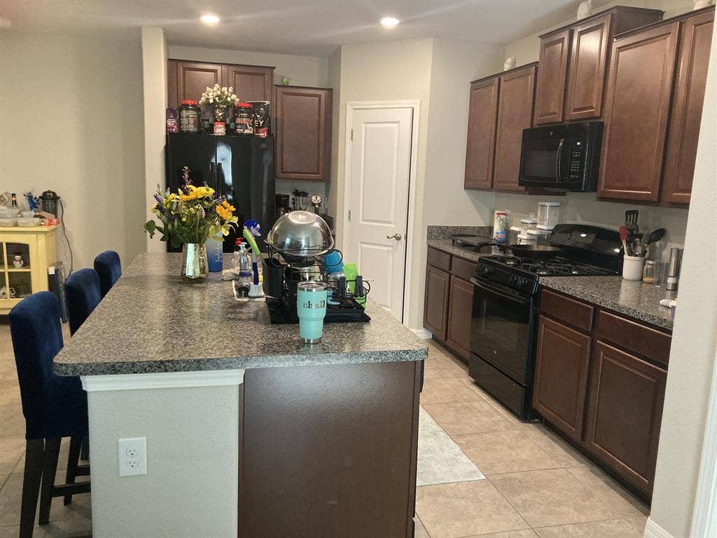 Room for Rent - PVT Bath - $800/mo