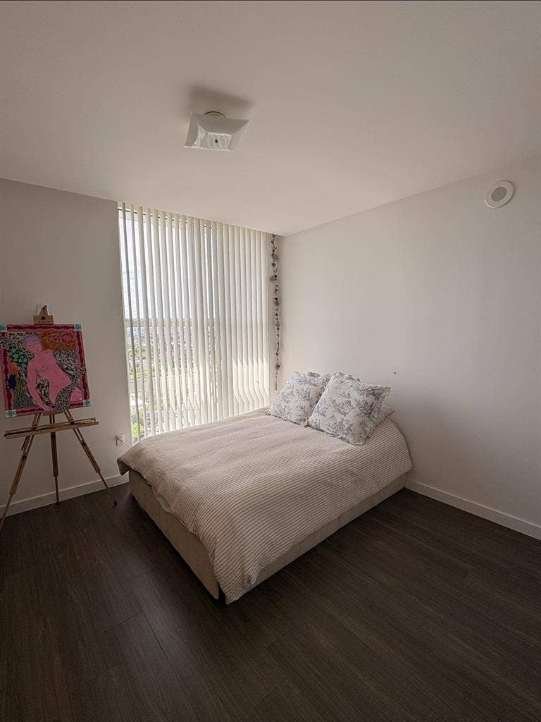 Master bedroom + private bathroomm