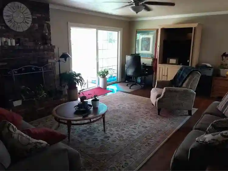 Beautiful home in lovely neiborhood