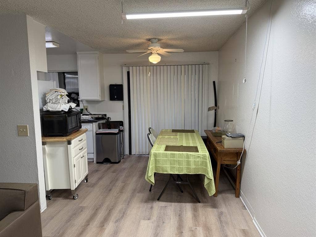 Looking for roommate
