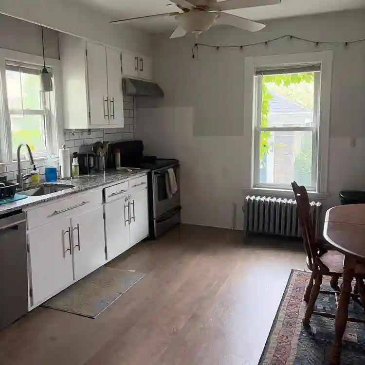 LOOKING FOR ROOMMATE SEPT 1