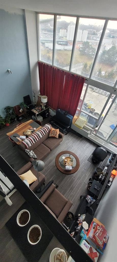 NORTH YORK 2 STOREY SPACIOUS APT