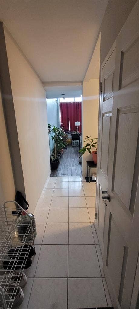 NORTH YORK 2 STOREY SPACIOUS APT