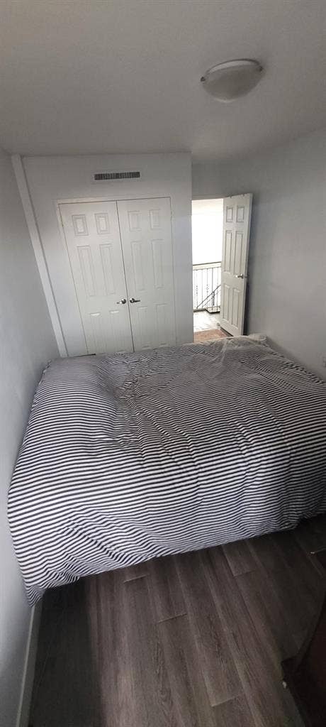 NORTH YORK 2 STOREY SPACIOUS APT