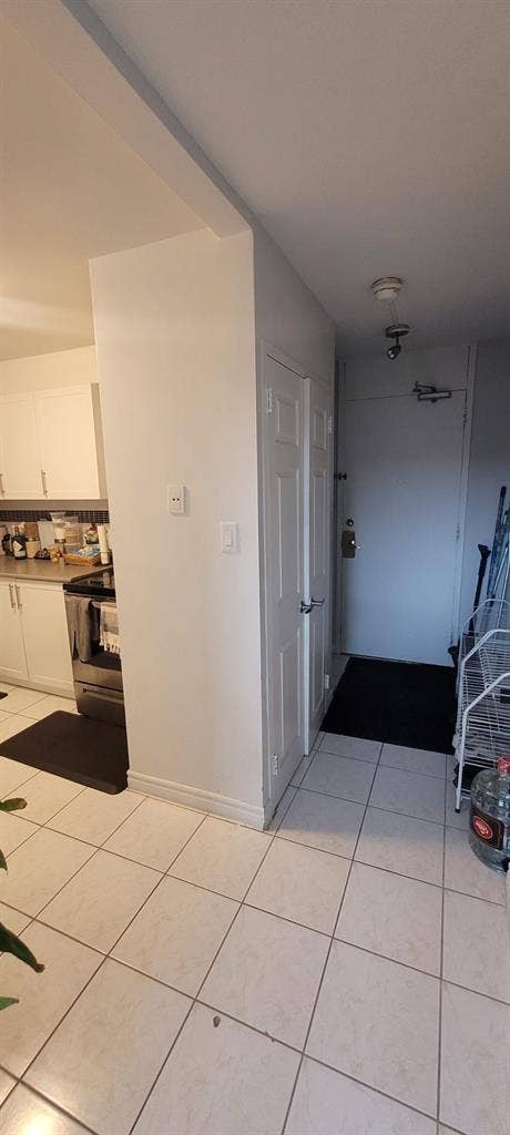NORTH YORK 2 STOREY SPACIOUS APT