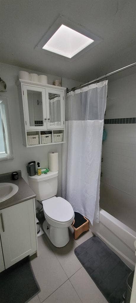 NORTH YORK 2 STOREY SPACIOUS APT