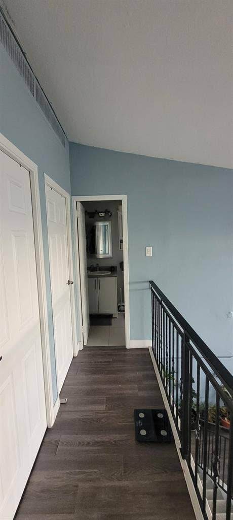 NORTH YORK 2 STOREY SPACIOUS APT