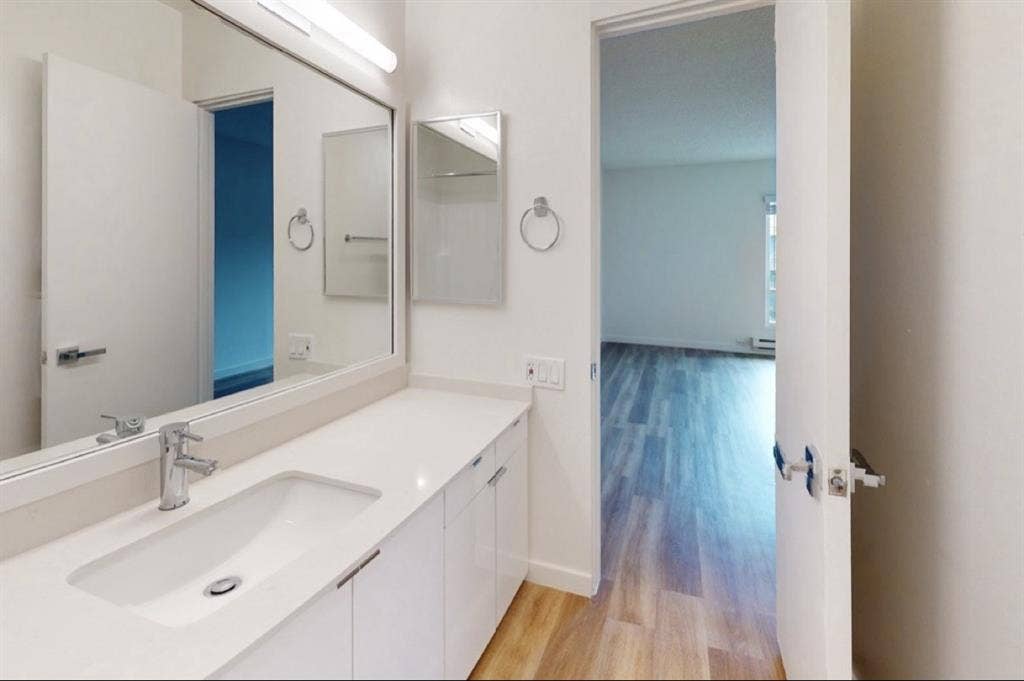 Private room available - Costa Mesa