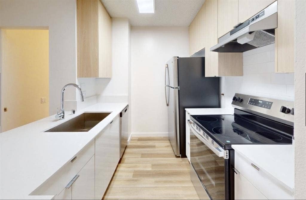 Private room available - Costa Mesa