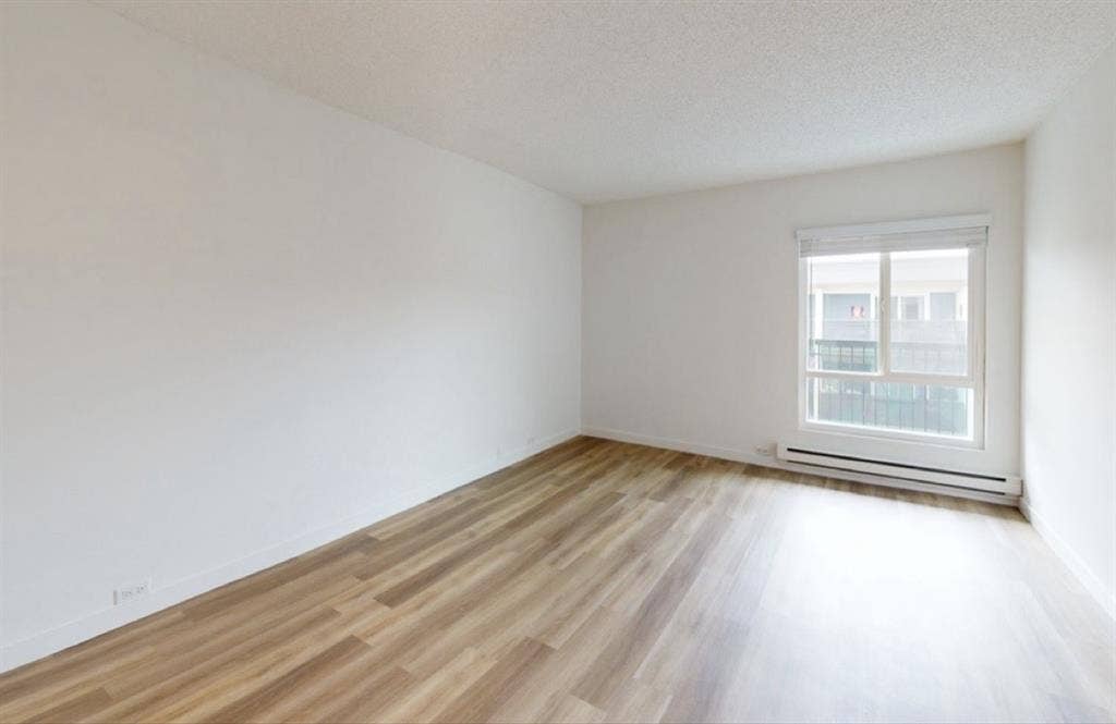 Private room available - Costa Mesa