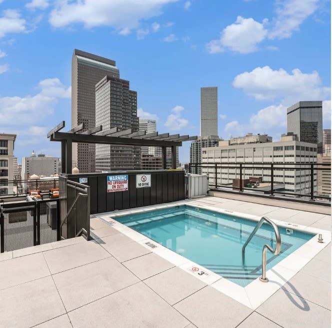 UPTOWN 2-BED/2-BA - GREAt VIEWS