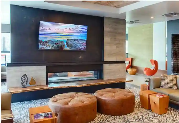 UPTOWN 2-BED/2-BA - GREAt VIEWS