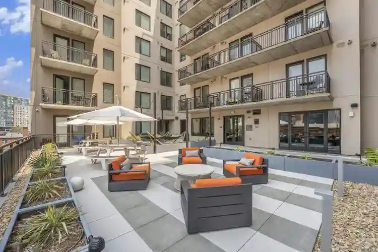 UPTOWN 2-BED/2-BA - GREAt VIEWS