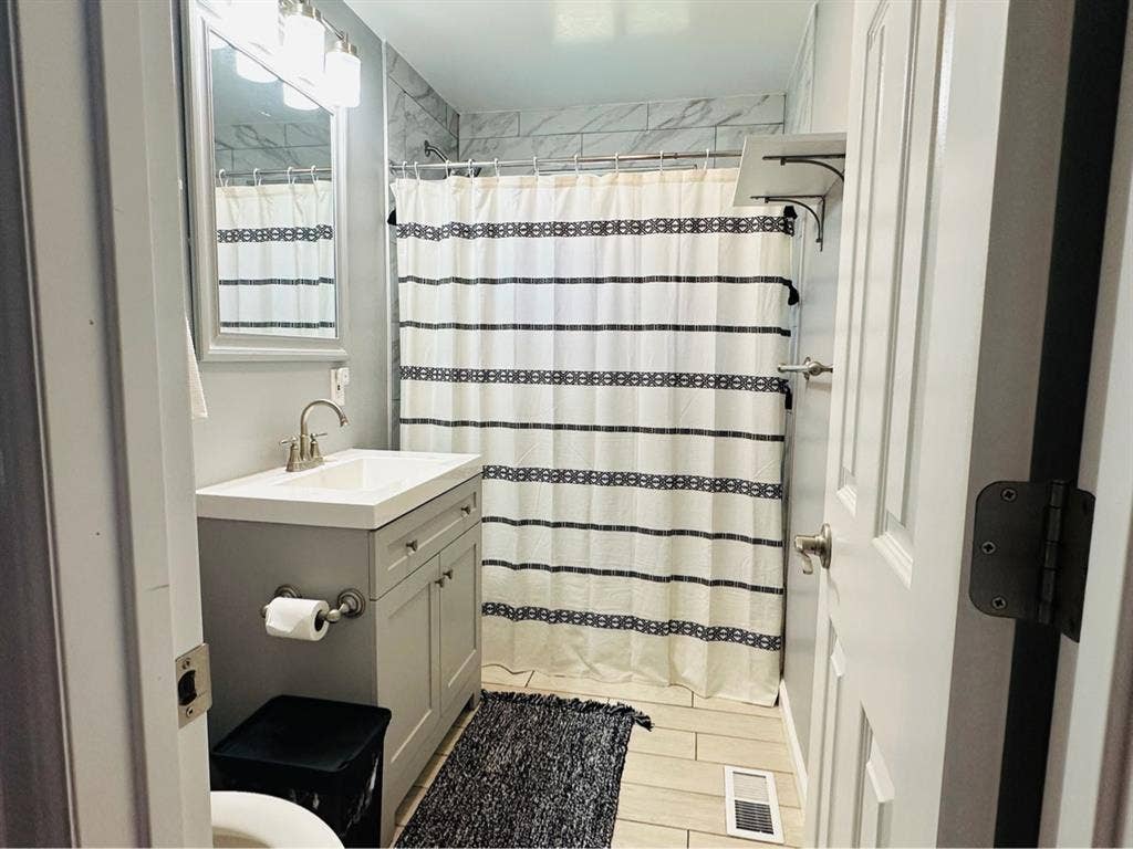 2 Bed/1 Bath Garden Unit ADU!