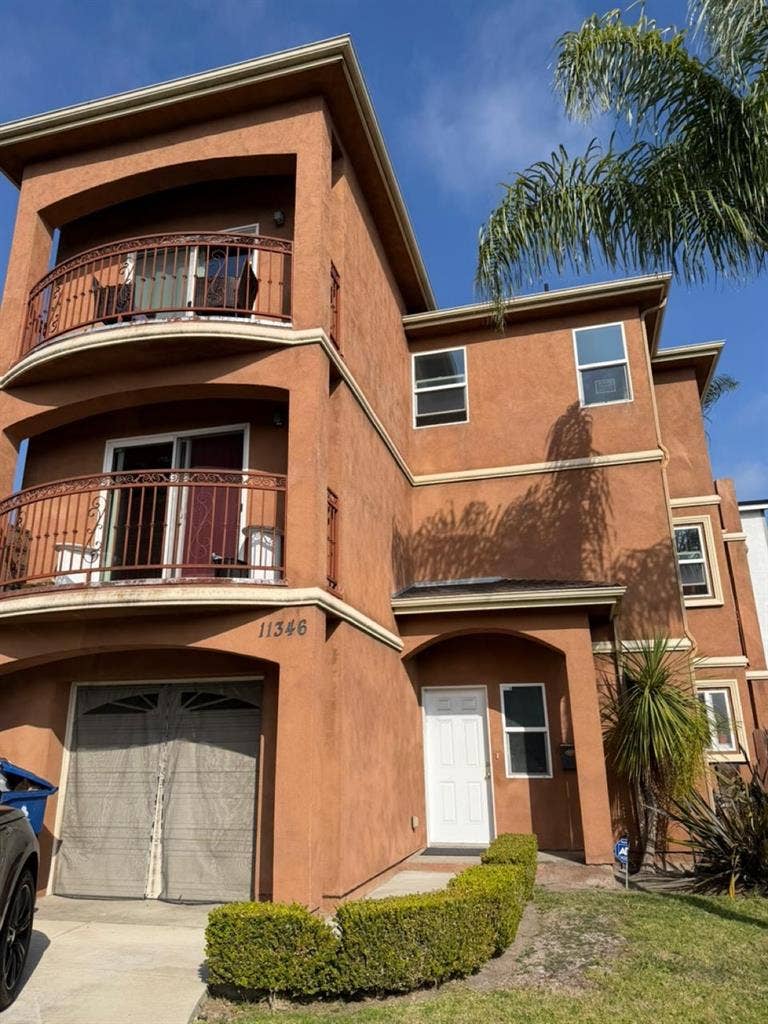 1B1B in Culver City