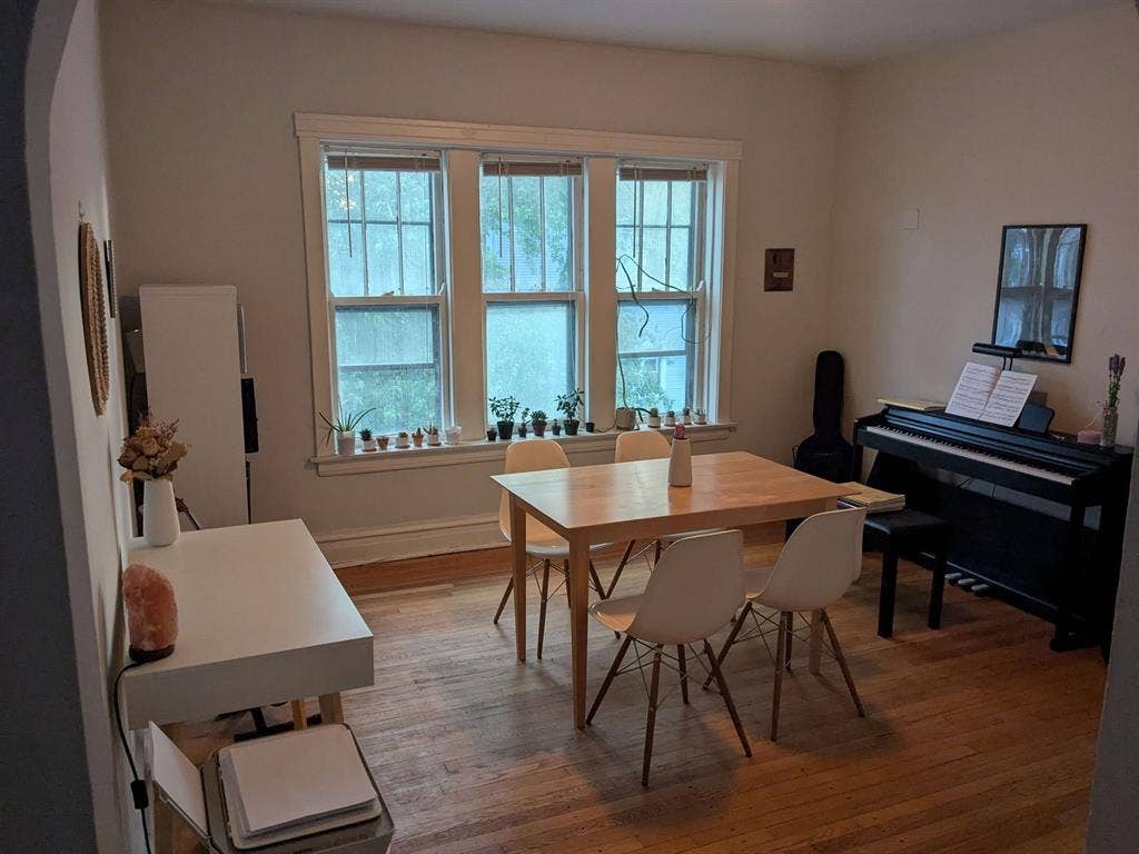 Pretty and Spacious Apartment