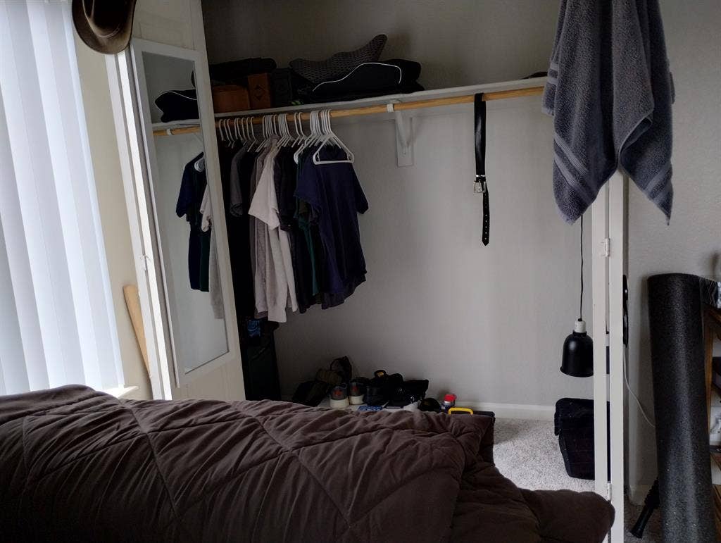 Looking for roommate