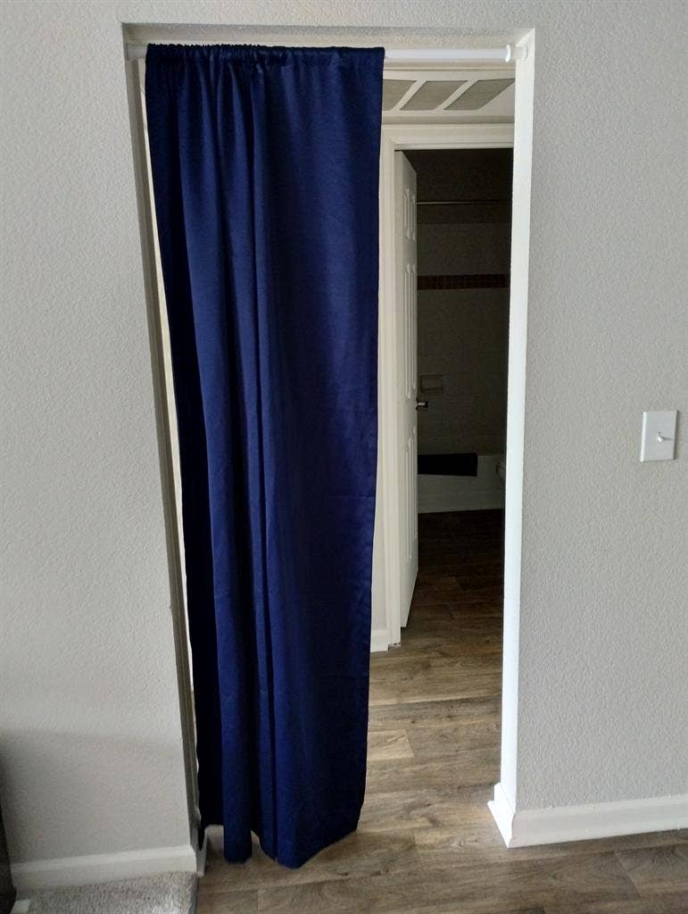 Looking for roommate