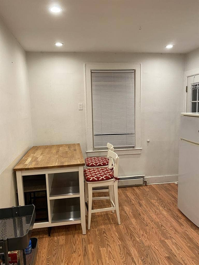 Nice Room For Rent In Queens