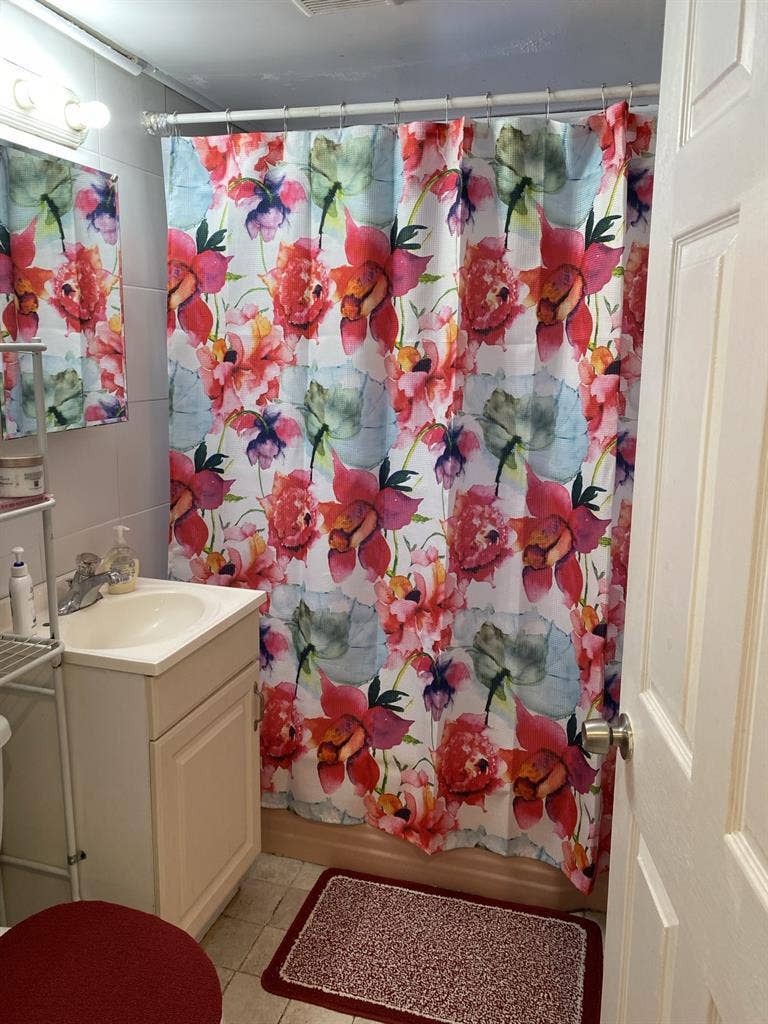Nice Room For Rent In Queens